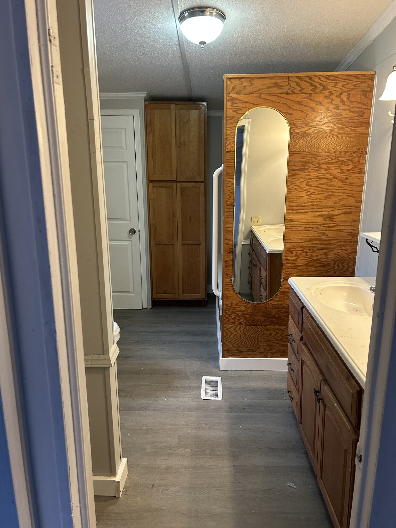 Master Bathroom - 503 Vanzant Rd