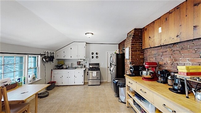 Building Photo - 48 Atherton St