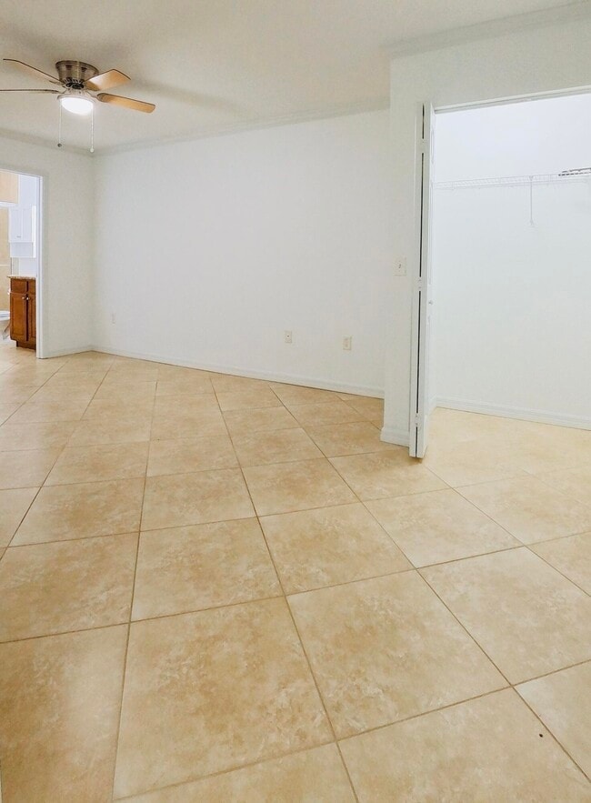 Building Photo - 1000 Palm Trail