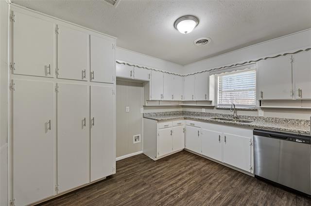 Building Photo - 2321 Carten St