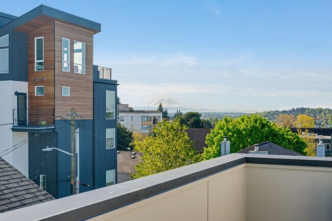 Building Photo - 1600 Lake Washington Blvd