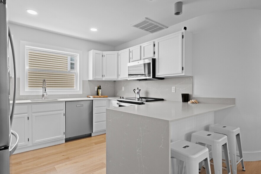 Building Photo - 9417 Winchester Ave