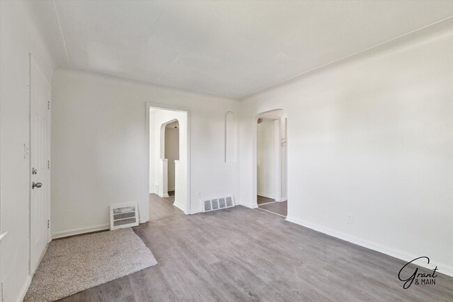 Building Photo - $1250 3 bedroom bungalow