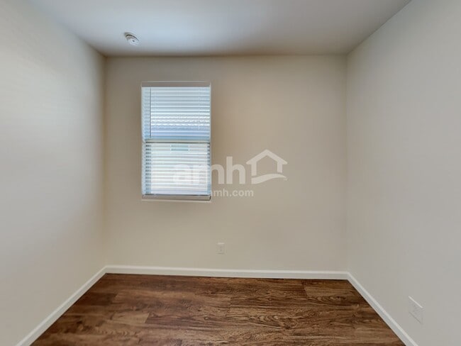 Building Photo - 215 E Salerno Way