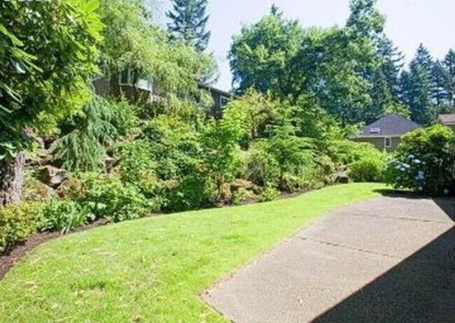 Building Photo - Spacious & light filled home with a garage, backyard, storage & hardwood floors throughout