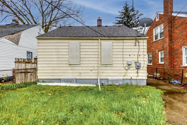 Building Photo - 13881 Carlisle St