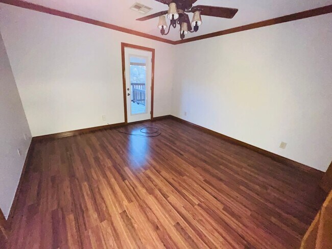 Building Photo - Charming 3-Bedroom Duplex in West Norman