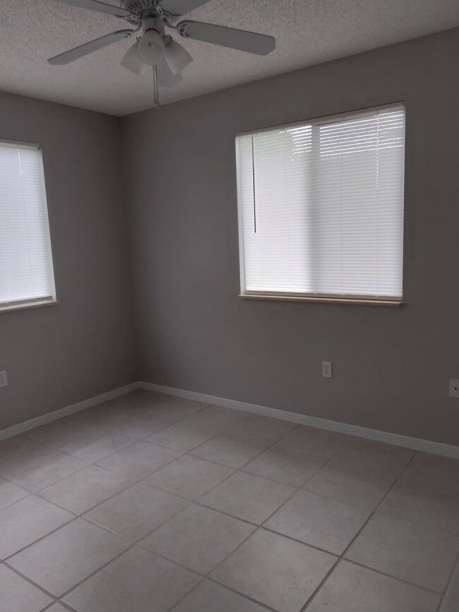Building Photo - Oak Run 55Plus Community