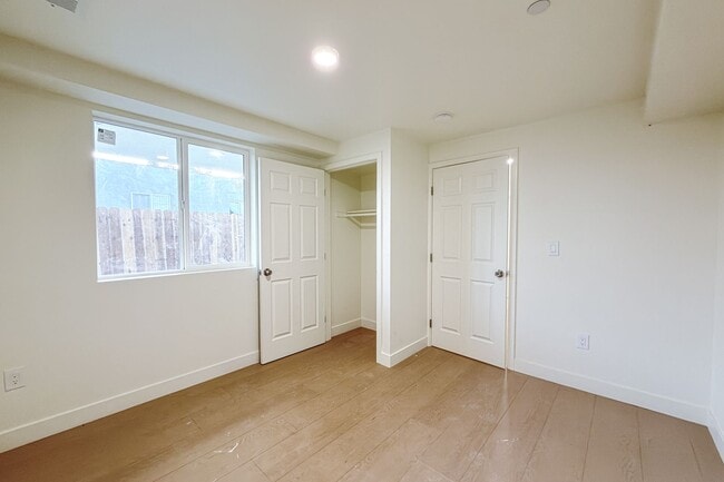 Building Photo - 2118 E 92nd St