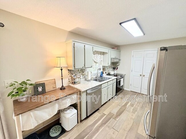 Building Photo - 415 Mayfield Dr