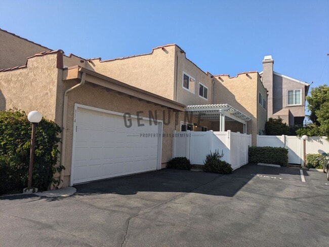 Building Photo - Beautiful 3Bd 2.5Ba Costa Mesa Townhome