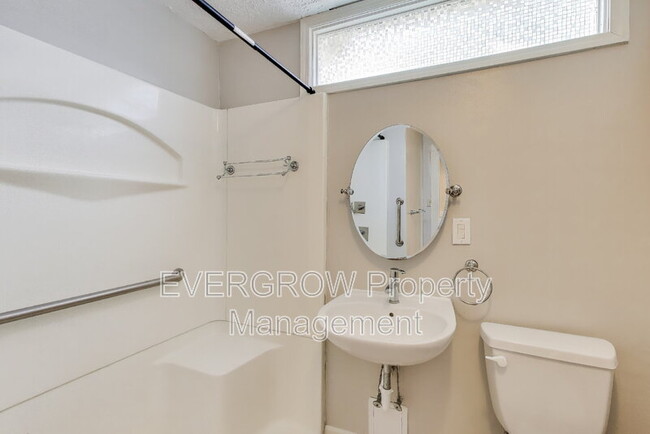 Building Photo - 1140 Hoyt Ave