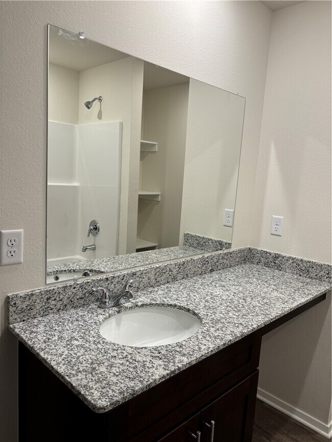 Building Photo - 6608 NW Altus St