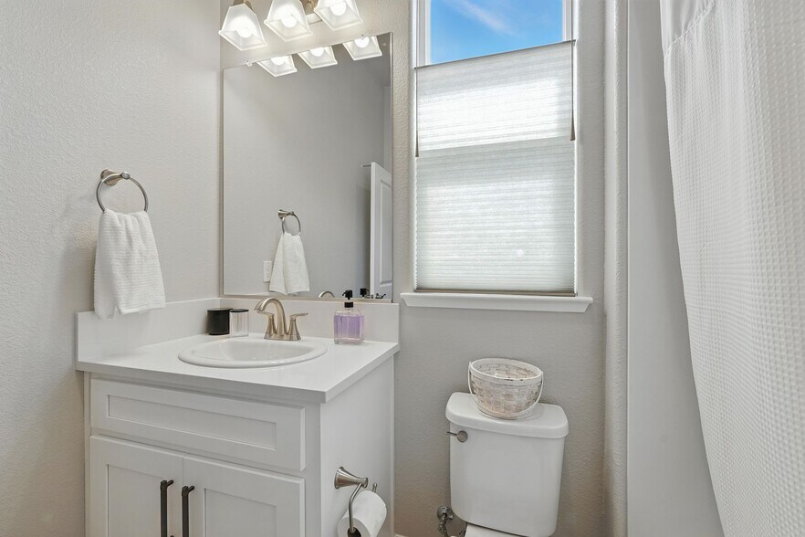 Building Photo - 5049 Cardero Way