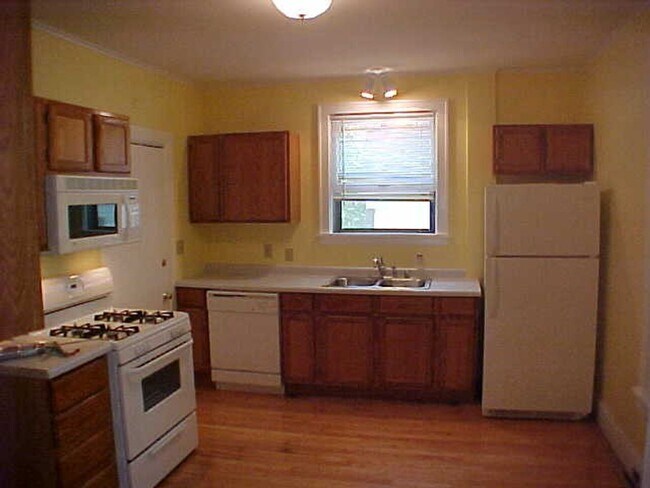 Building Photo - 1881 E Main St