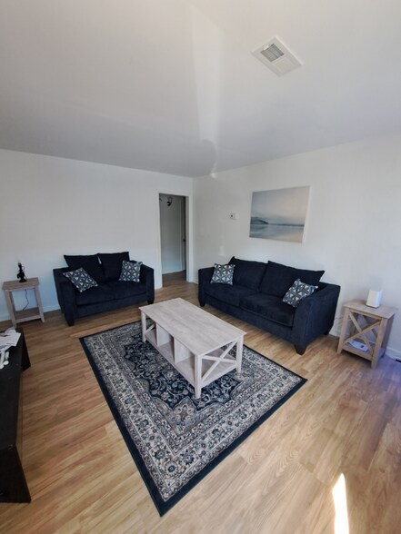 Building Photo - 337 Woodview Ave