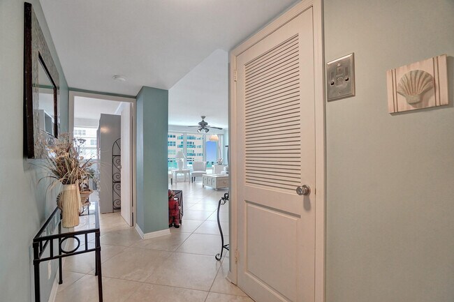 Building Photo - 3430 Galt Ocean Dr