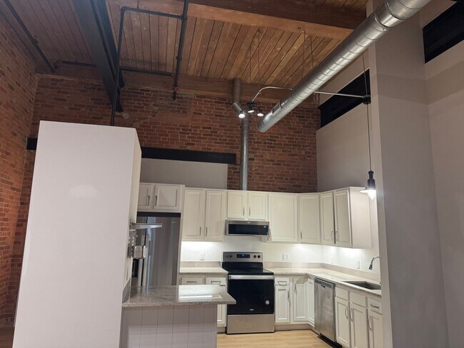 Building Photo - Studio Apartment (1 Bed/ 1 Bath)