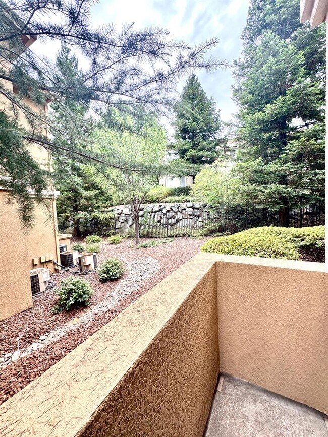 Building Photo - 501 Gibson Dr