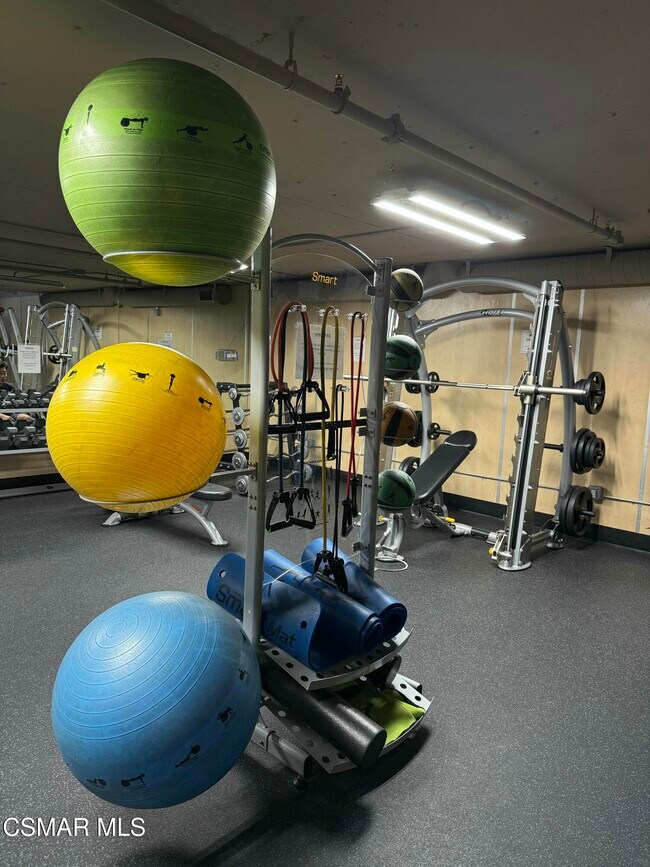 Building Photo - 10982 Roebling Ave