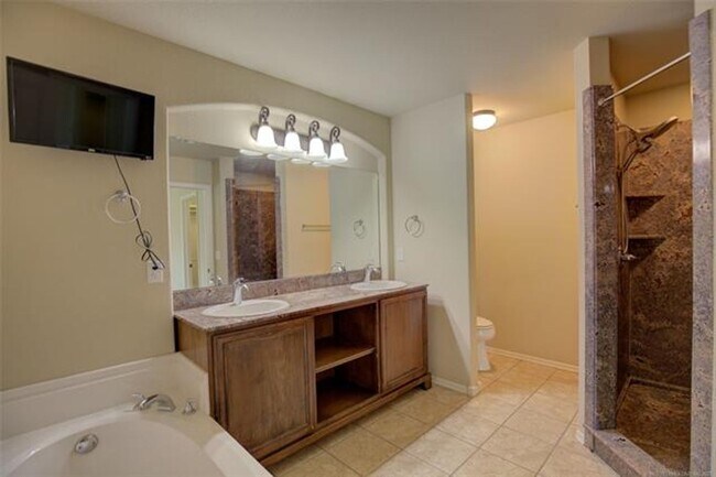 Building Photo - Spacious 4 Bed | 2 Bath | Large backyard | Bixby