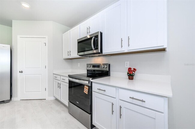 Building Photo - 25110 Alcazar Dr