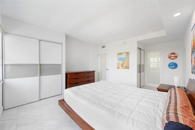 Building Photo - 1620 N Ocean Blvd