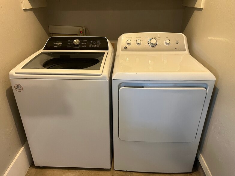 Building Photo - 3408 Dolphin Dr