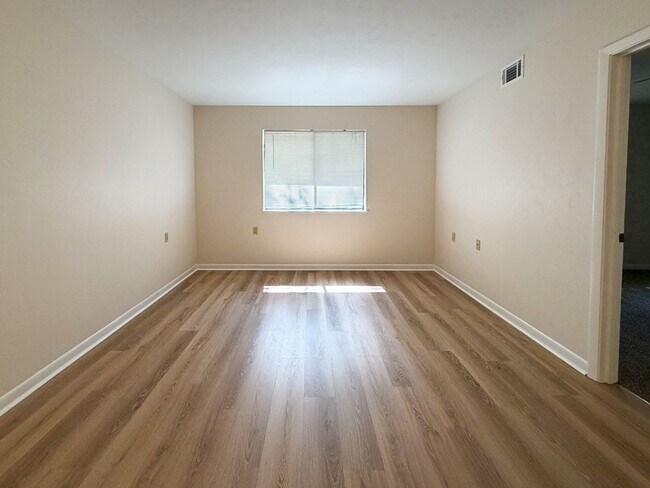 Building Photo - 2/2 Condo in Treehouse Village - Available...