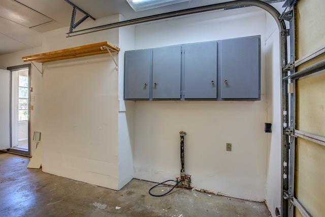 Building Photo - 6562 Locke Ave