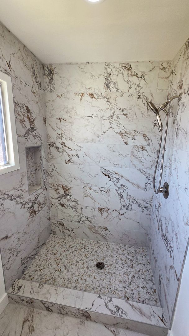 Building Photo - Beautifully Remodeled Detached 2 Bed 1 Bath Home with yard and pet friendly!