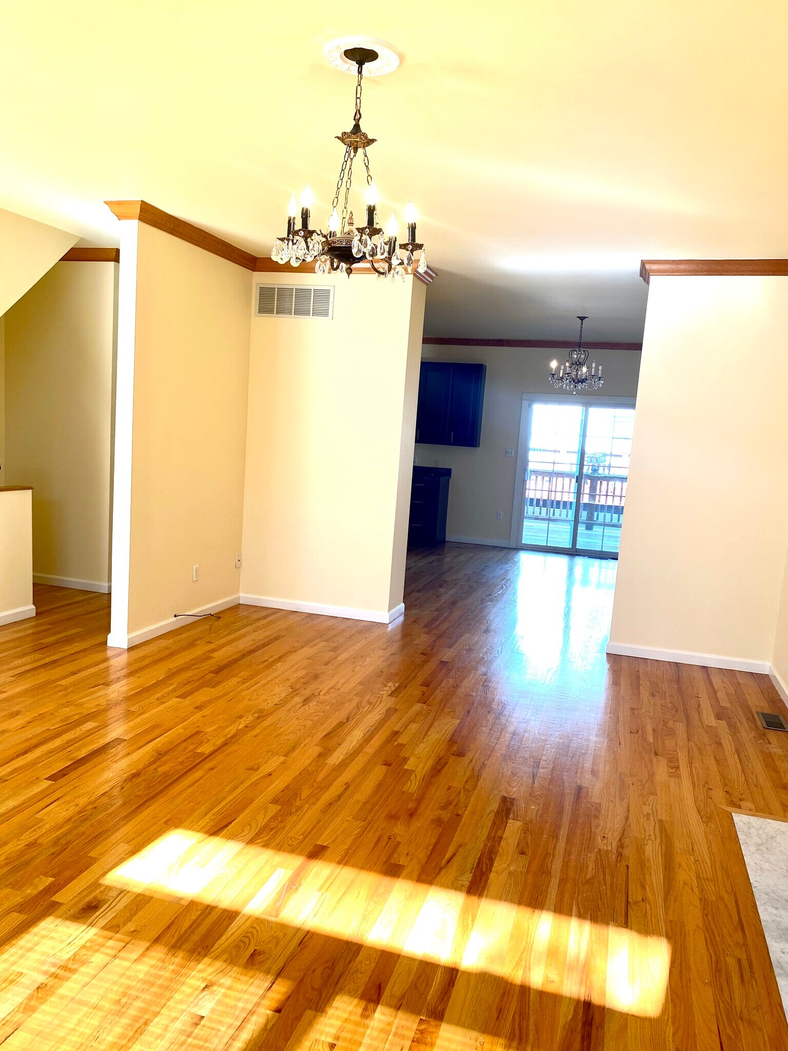 Building Photo - 5785 Kingsbury Pl