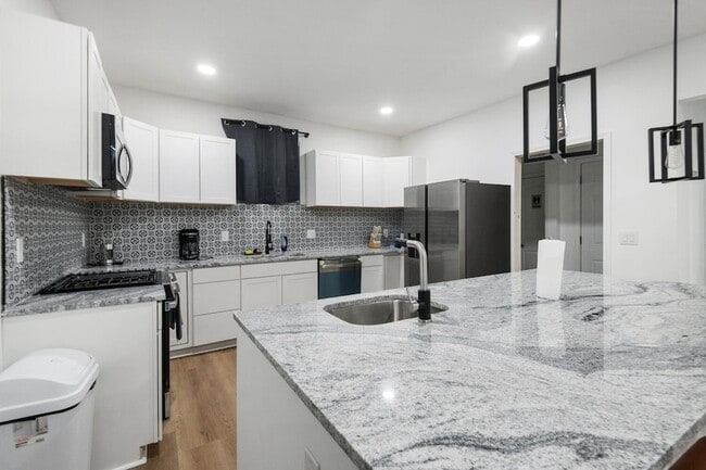 Building Photo - 150 N 22nd St