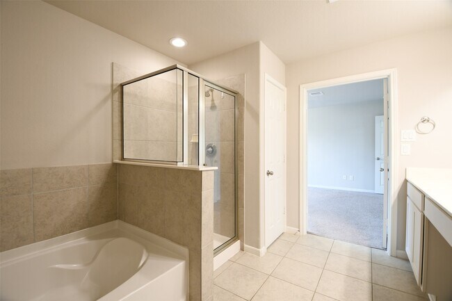 Building Photo - 104 Camelot Pl Ct