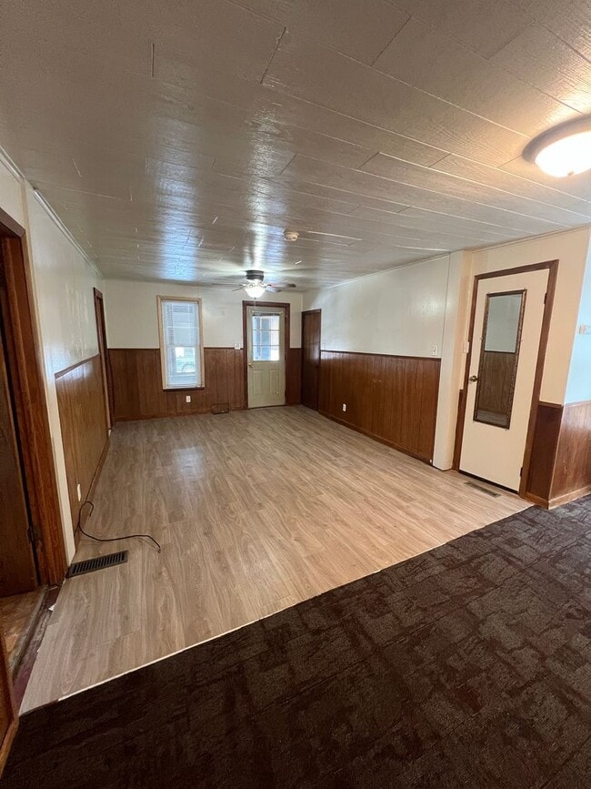 Building Photo - 32 5th Ave