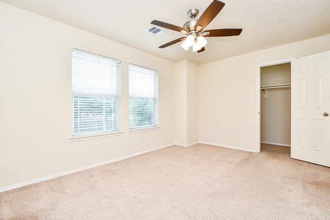 Building Photo - 5327 Stonegate Dr
