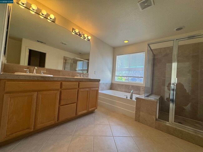 Building Photo - 4641 Palomino Way