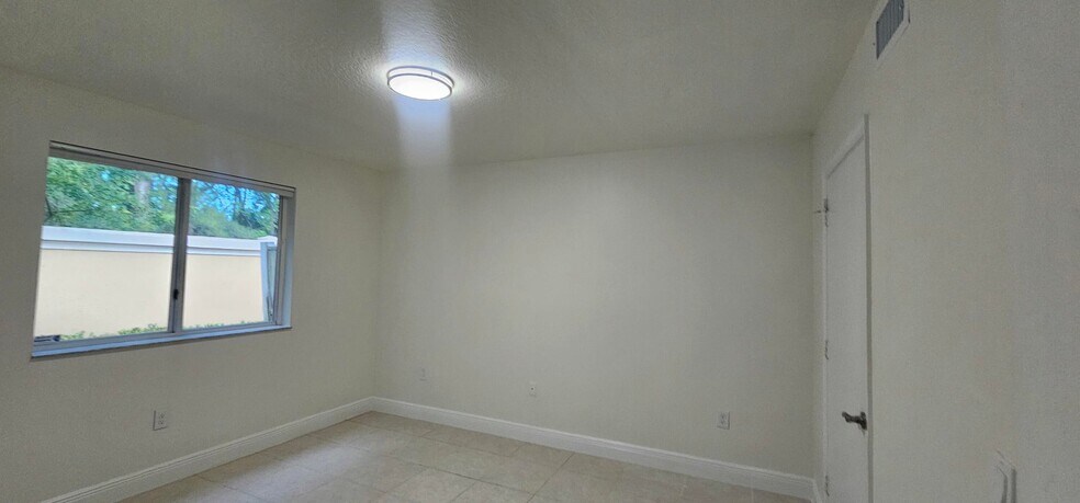 Building Photo - 3770 N Jog Rd