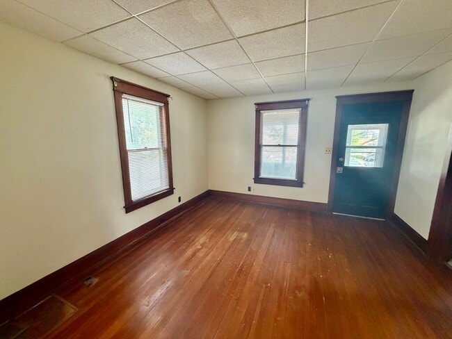 Building Photo - 311 E Beecher St