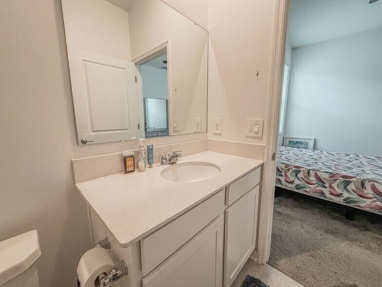 Building Photo - 1131 Pomelo St