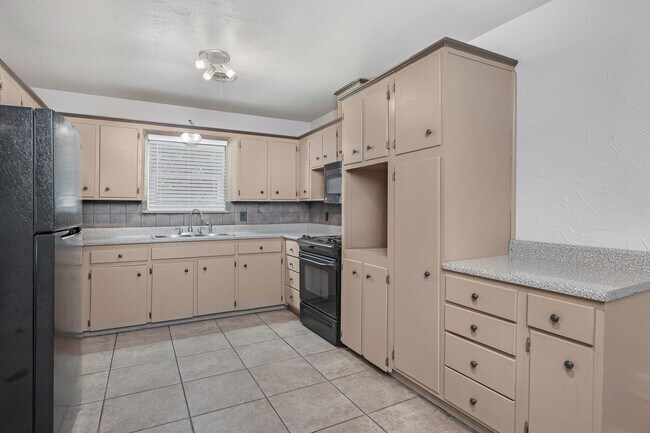 Building Photo - 5119 Oregon Trl