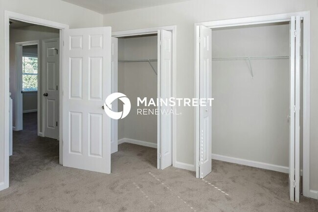Building Photo - 4 Bedroom Pet-Friendly Home in HUNTSVILLE, AL with Main Street Renewal