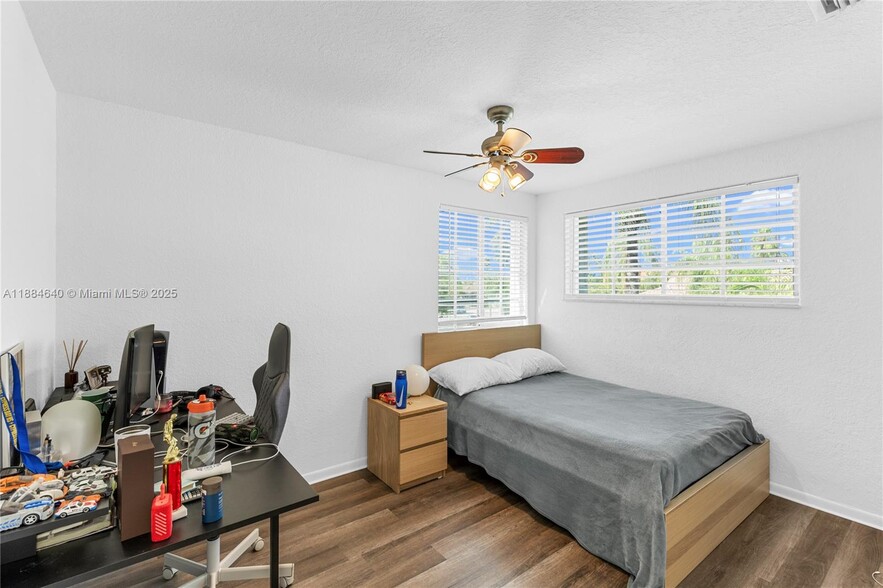 Building Photo - 1060 Capistrano