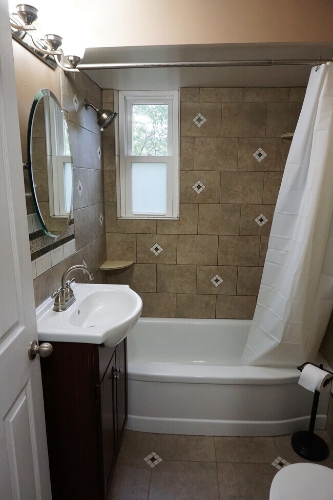 Building Photo - 3143 Glendale Ave