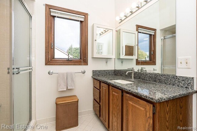 Building Photo - 1574 Devonshire Dr