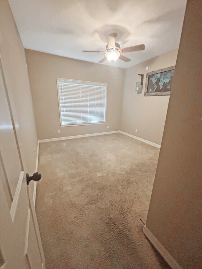 Building Photo - 289 Broadmoor Dr