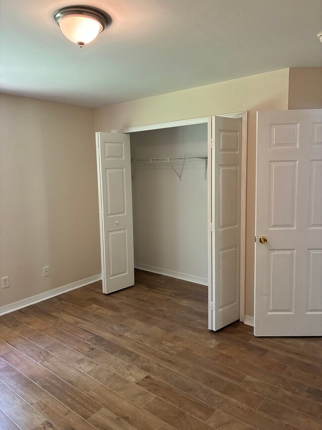 Building Photo - Beautiful 3/2 duplex