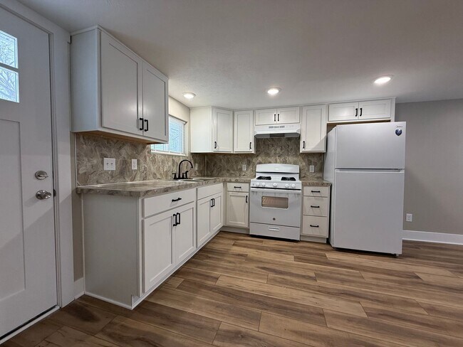 Building Photo - Like New! - 1 Bedroom Home in Muskegon