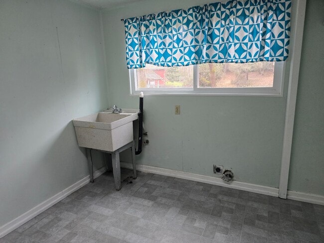 Building Photo - 3 bed 2 bath Mobile Home for rent  Rent in Grants Pass