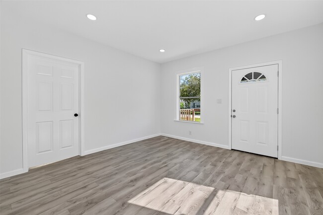 Building Photo - 301 E 3rd St